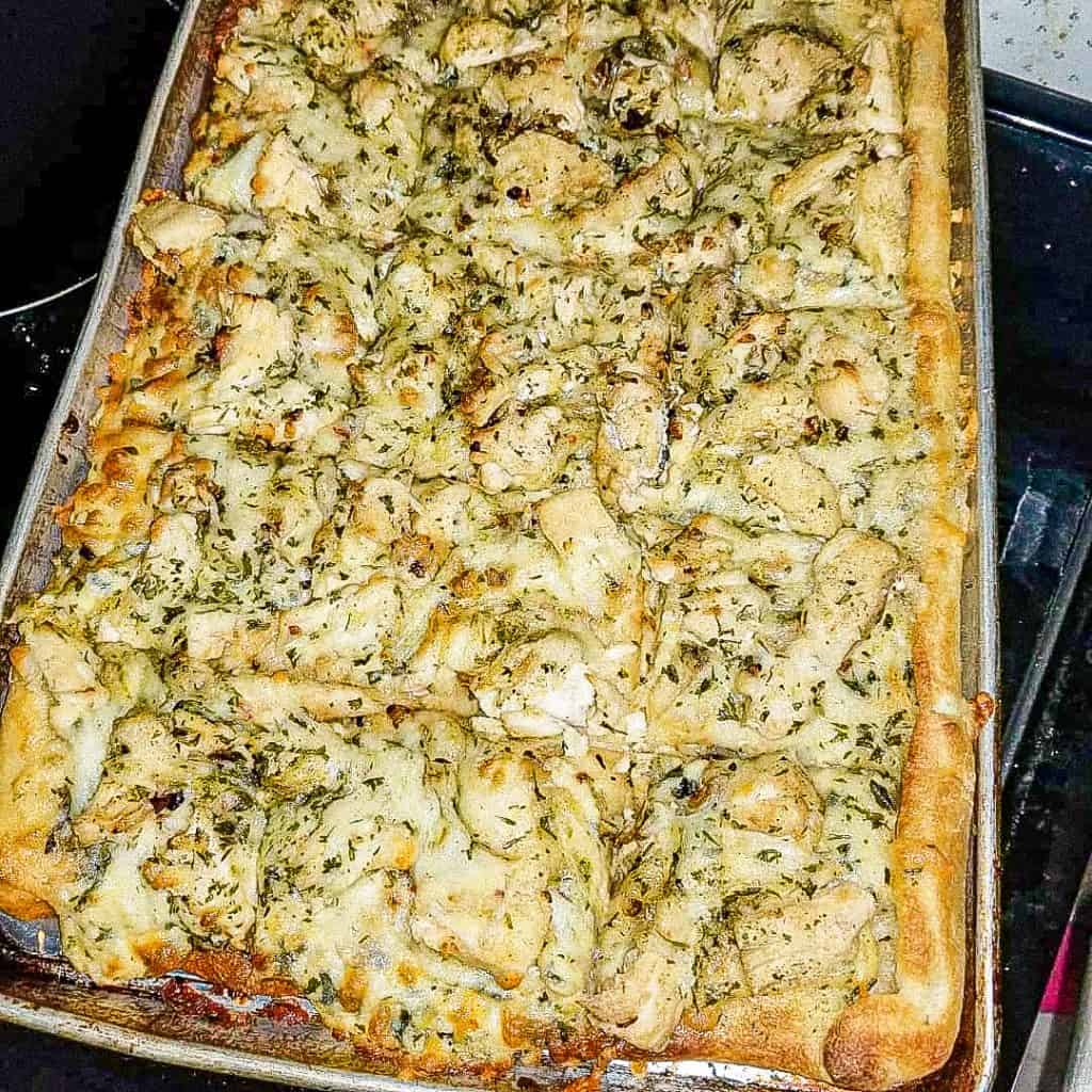 Garlic Chicken Pizza with White Sauce - Cooking with Tyanne